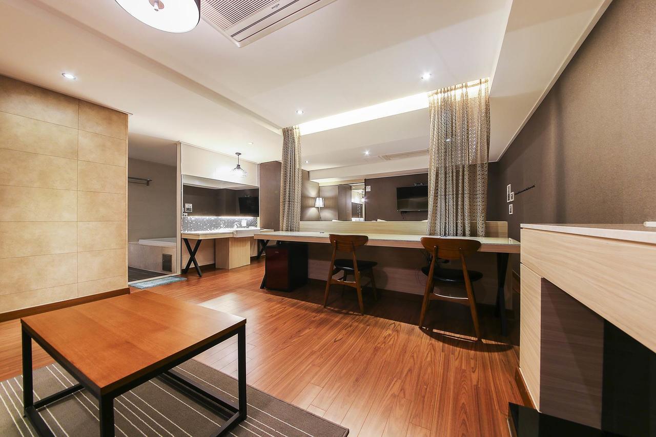 Regency Hotel Seongnam Exterior photo